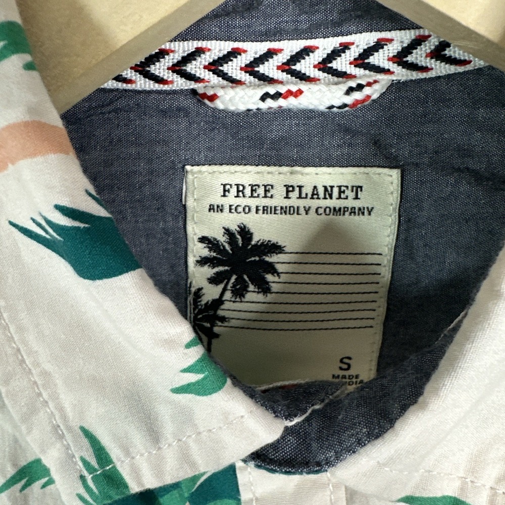 Free Planet Mens Shirt Size S Button Up Short Sleeve Palm Tree 100% Cotton - Picture 2 of 10